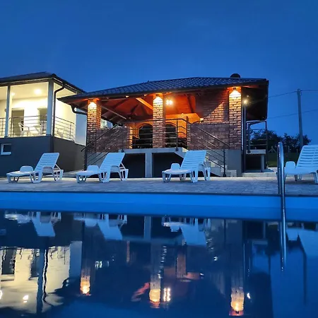 Vikendica Sa Bazenom Stasa