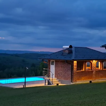 Vikendica Sa Bazenom Stasa バニャ・ルカ