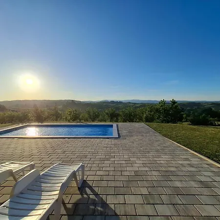 Vikendica Sa Bazenom Stasa バニャ・ルカ